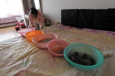 武威楼上漏水，住户失联，小区没物管，业主维权难！律师来支招……
